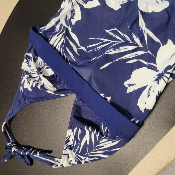 Slimming Halter One-Piece - Picture 8 of 14